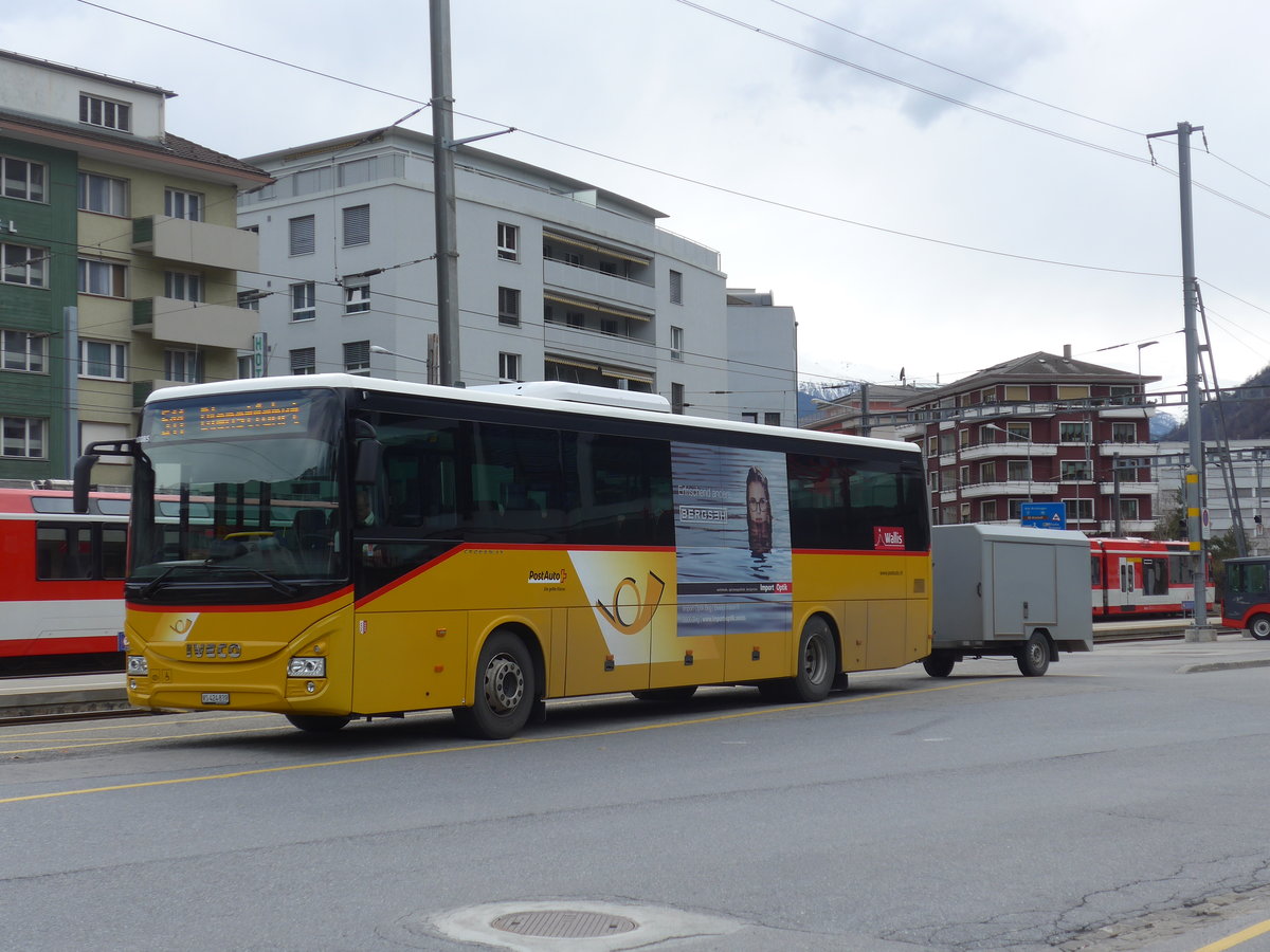 (189'780) - PostAuto Wallis - VS 424'839 - Iveco am 30. Mrz 2018 beim Bahnhof Brig