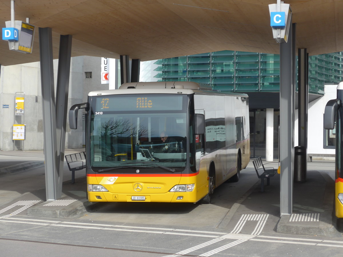 (189'874) - CarPostal Ouest - JU 61'305 - Mercedes (ex Nr. 24) am 2. April 2018 beim Bahnhof Delmont