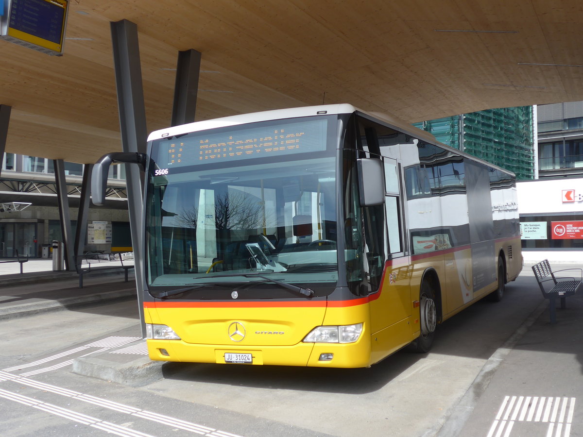 (189'942) - CarPostal Ouest - JU 31'024 - Mercedes (ex Nr. 20) am 2. April 2018 beim Bahnhof Delmont