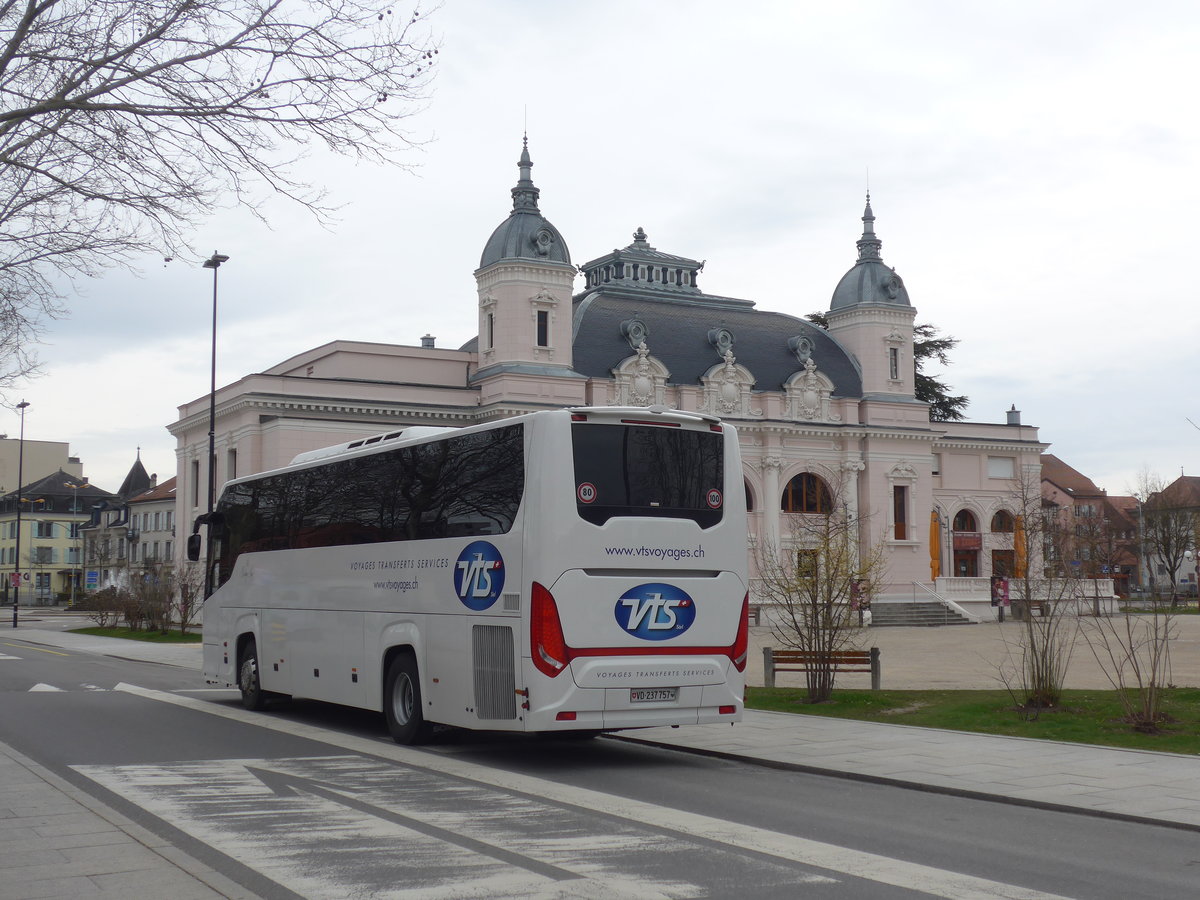 (189'986) - VTS, Yverdon - VD 237'757 - Scania/Higer am 2. April 2018 beim Bahnhof Yverdon