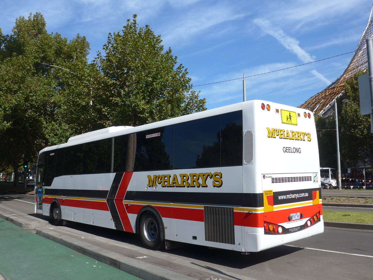 (190'372) - McHarry's, Geelong - Nr. 50/1550 AO - Scania/Express am 19. April 2018 in Melbourne, Queen Victoria Garden