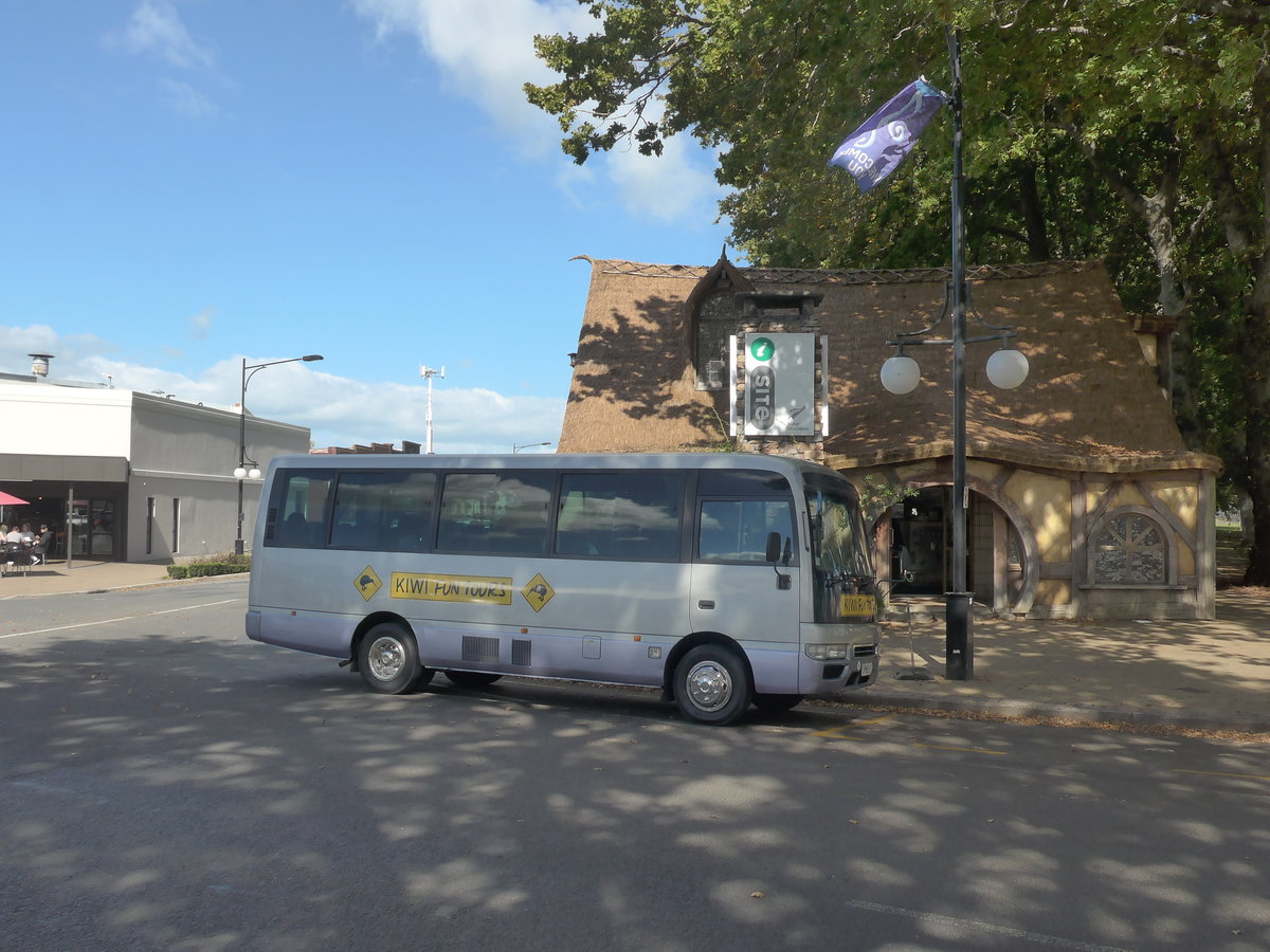 (190'834) - Kiwi Fun Tours, Auckland - GHM613 - Toyota am 22. April 2018 in Matamata