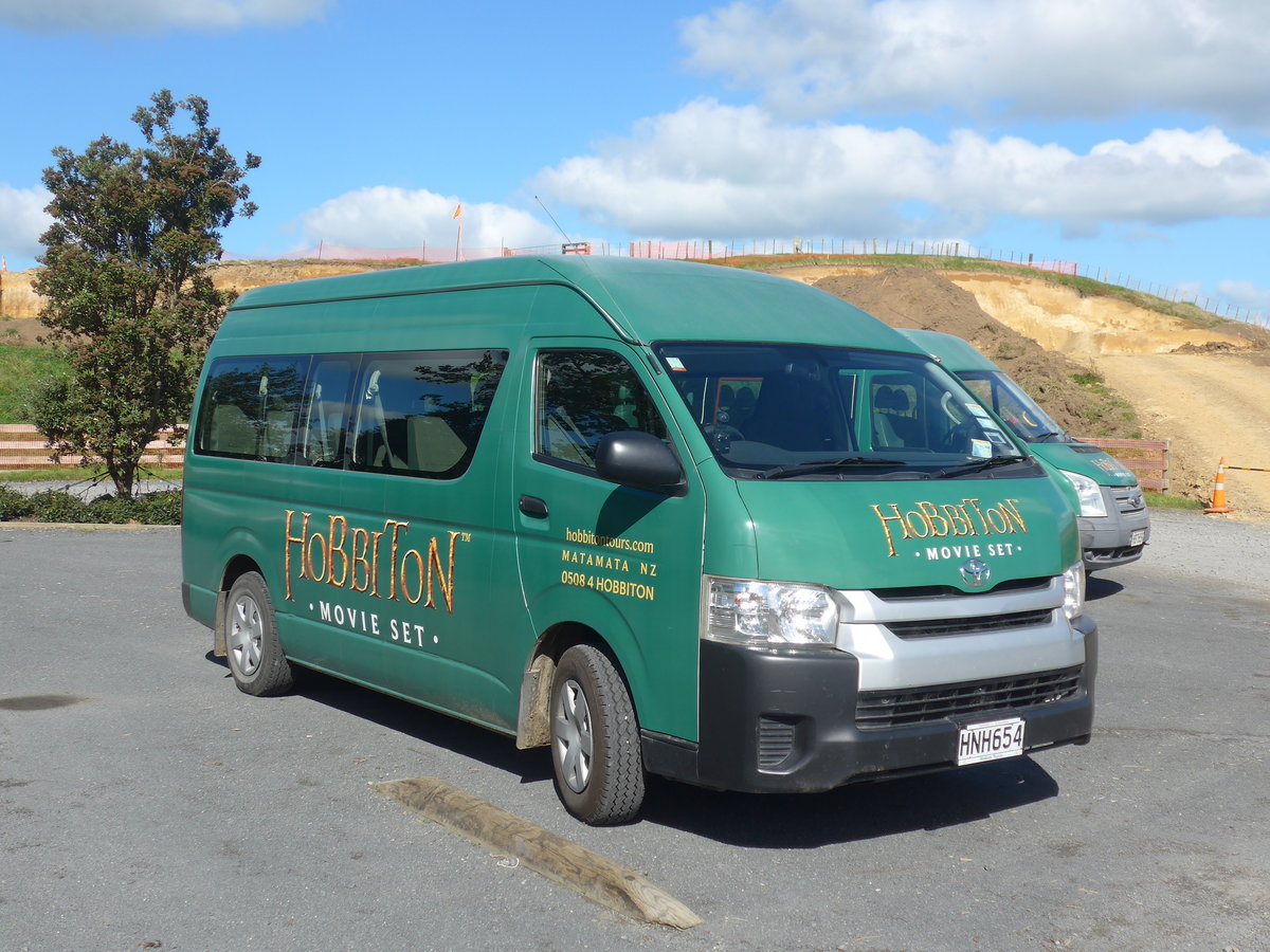 (190'855) - Hobbiton, Matamata - HNH654 - Toyota am 22. April 2018 in Matamata