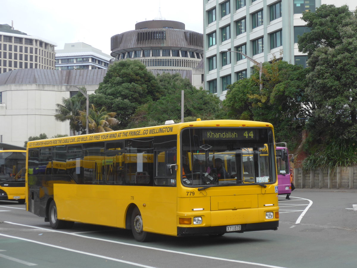 (191'630) - GO Wellington - Nr. 779/XY1878 - MAN/Designline am 27. April 2018 beim Bahnhof Wellington