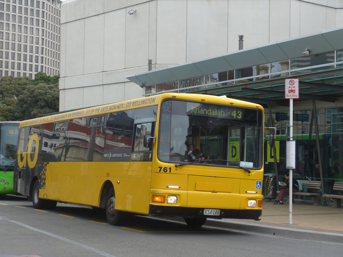 (191'741) - GO Wellington - Nr. 761/XS4100 - MAN/Designline am 27. April 2018 beim Bahnhof Wellington