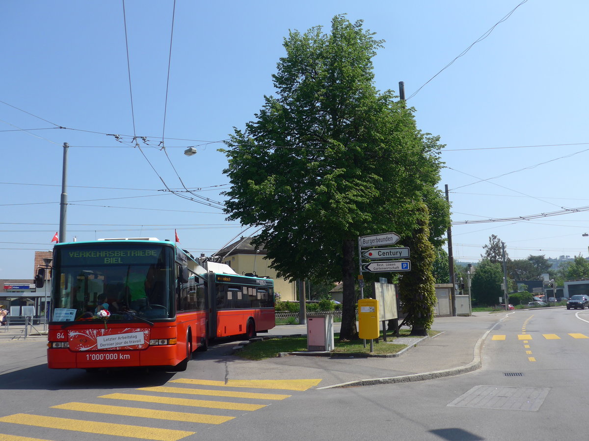 (192'871) - VB Biel - Nr. 84 - NAW/Hess Gelenktrolleybus am 6. Mai 2018 beim Bahnhof Nidau