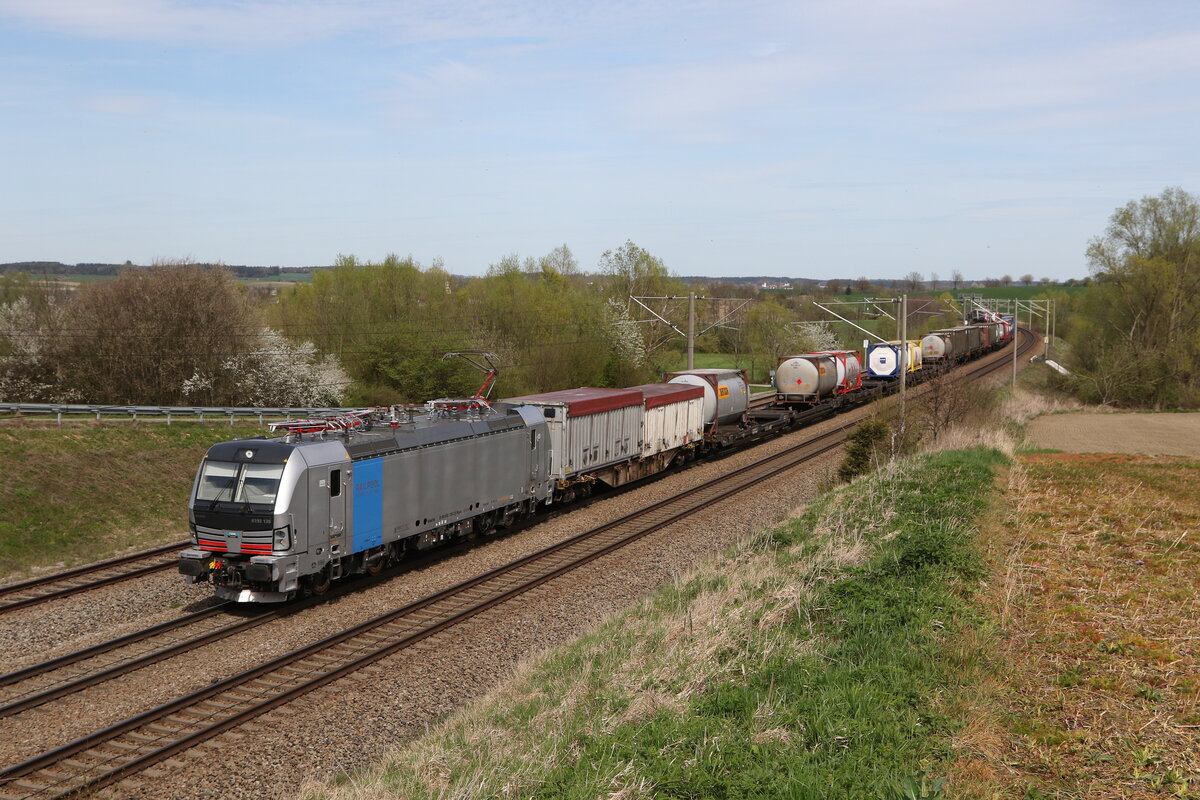 193 139 mit einem  KLV  aus Ingolstadt kommend am 6. April 2024 bei Vierkirchen.