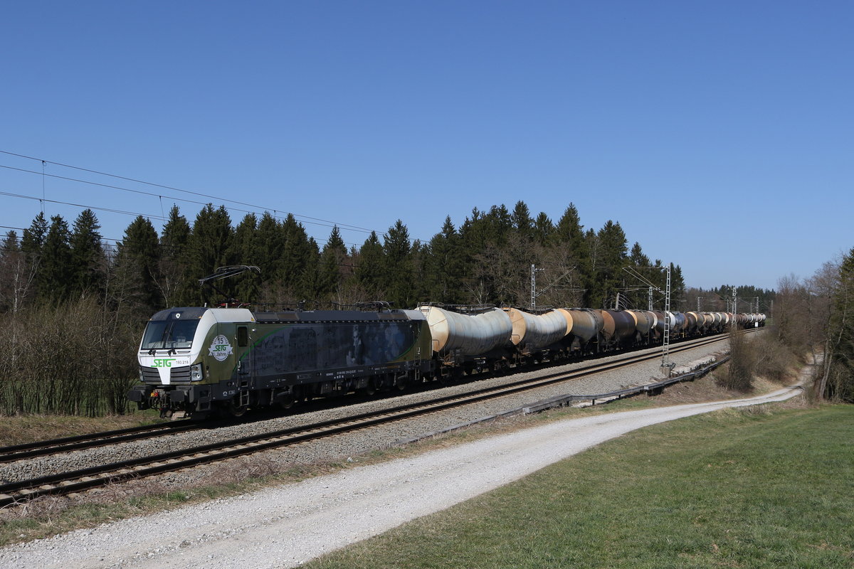 193 218  Beethoven  aus Salzburg kommend am 5. April 2020 bei Grabensttt im Chiemgau.