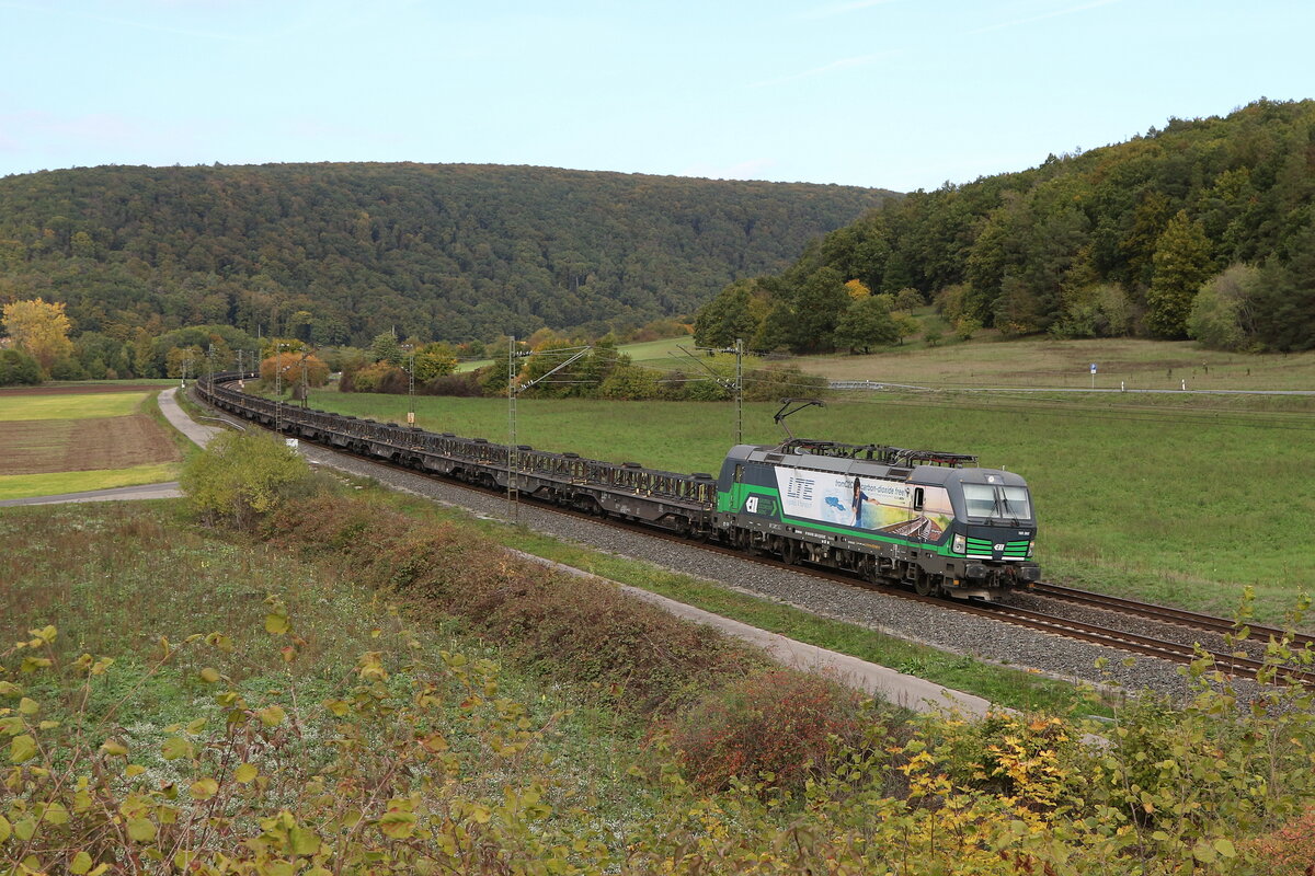 193 262 von  ELL  mit einem Stahlzug am 11. August 2022 bei Harrbach im Maintal.