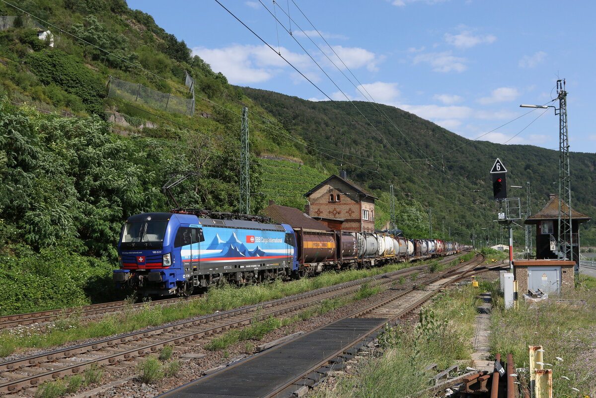 193 517 mit einem  KLV  am 21. Juli 2021 bei Kaub am Rhein.