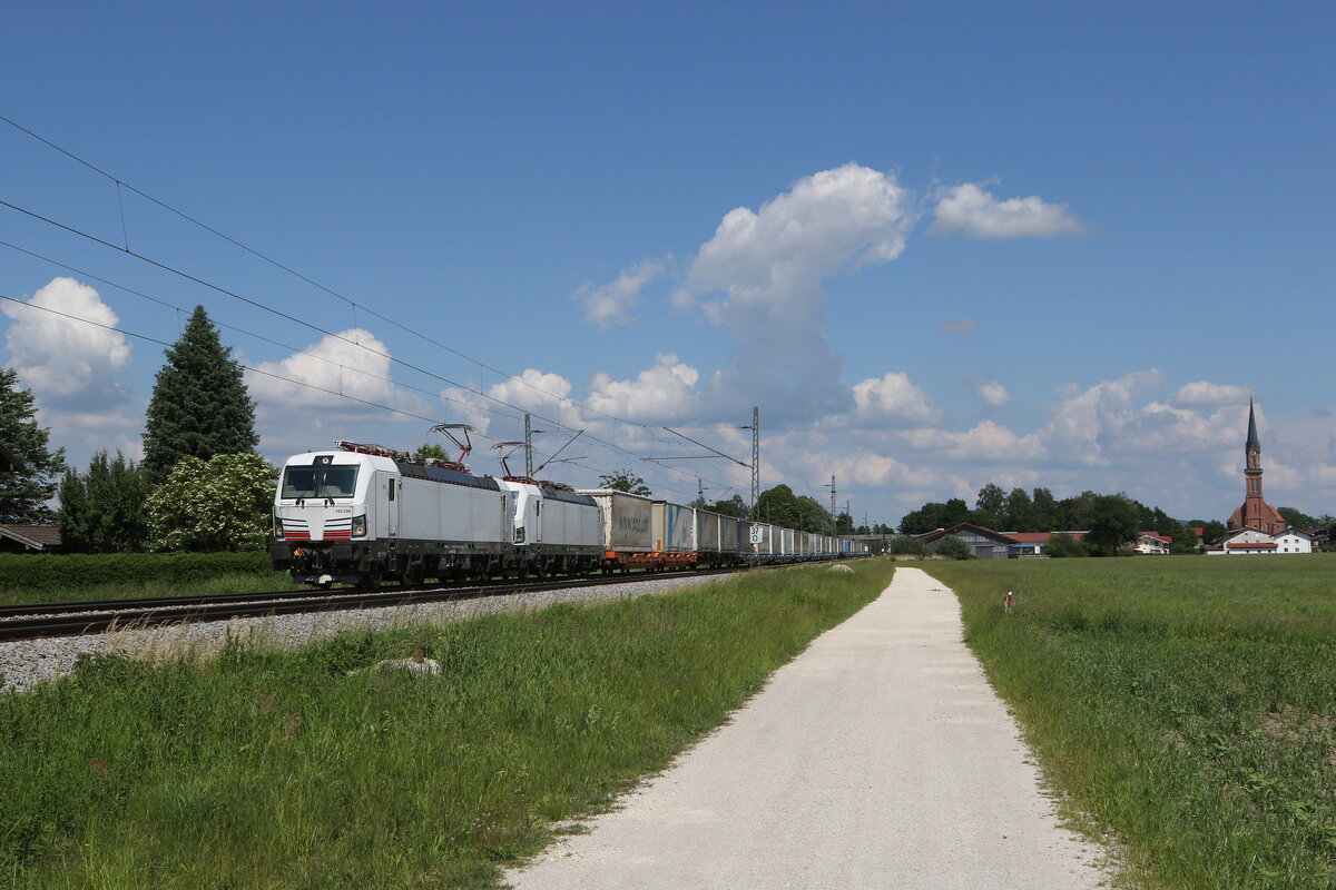 193 599 & 193 960 mit dem  Ekol  aus Salzburg kommend am 11. Juni 2021 bei bersee am Chiemsee.