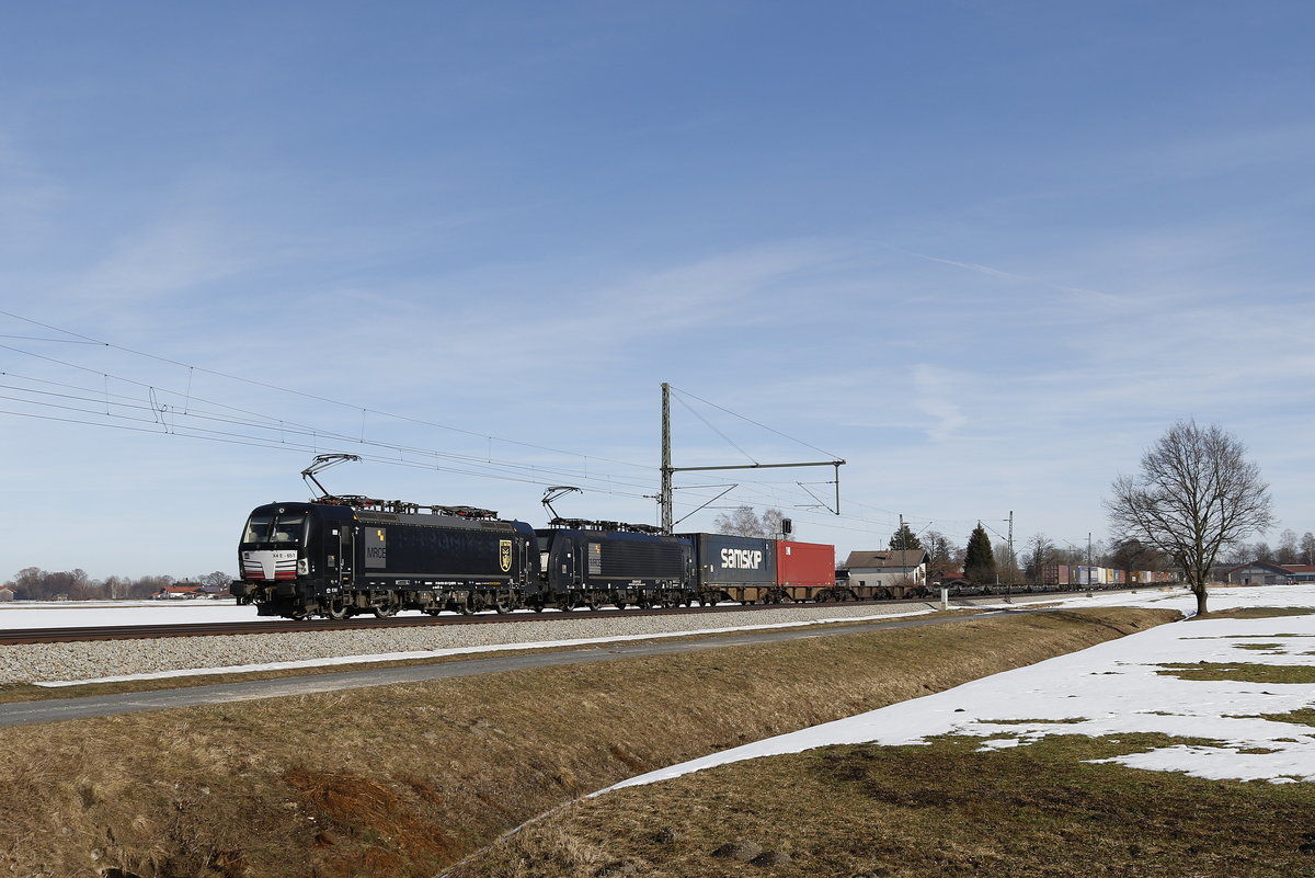 193 651 und 189 927 aus Salzburg kommend am 16. Februar 2019 bei bersee am Chiemsee.