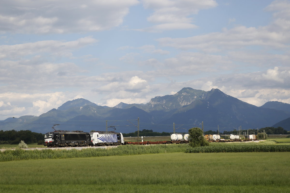 193 661 und 193 770 am 26. Juni 2018 bei Bernau am Chiemsee.