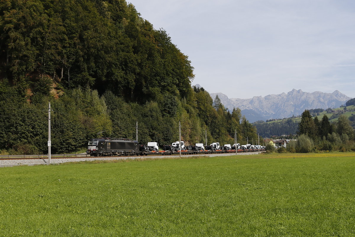 193 662 mit einer Ladung Zugmaschinen am 11. September 2018 kurz nach Bischofshofen.