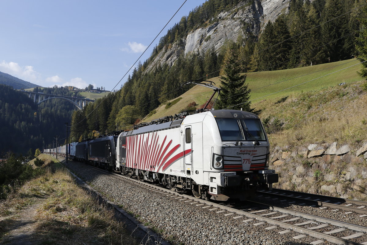 193 775, 189 927 und 189 988 waren am 16. Oktober 2018 kurz vor St. Jodok in Richtung Brenner unterwegs.