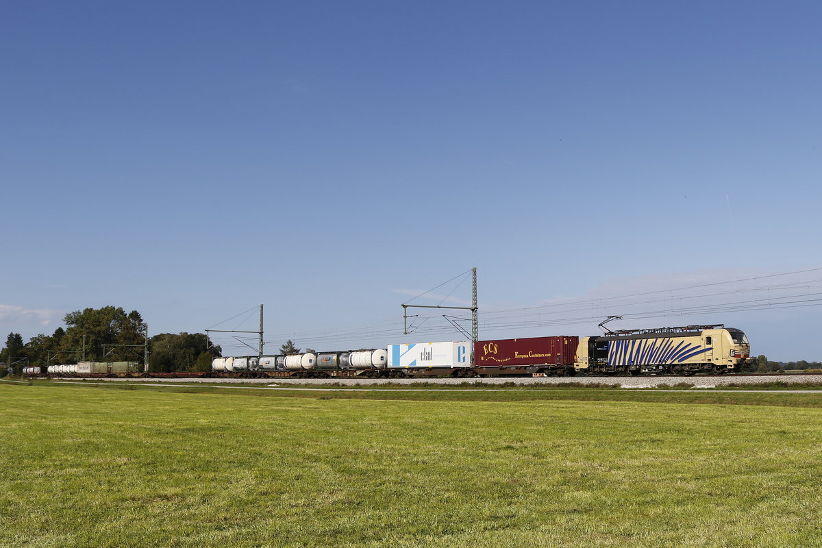 193 777 mit dem  EKOL -Zug am 19. September 2018 kurz vor bersee am Chiemsee.