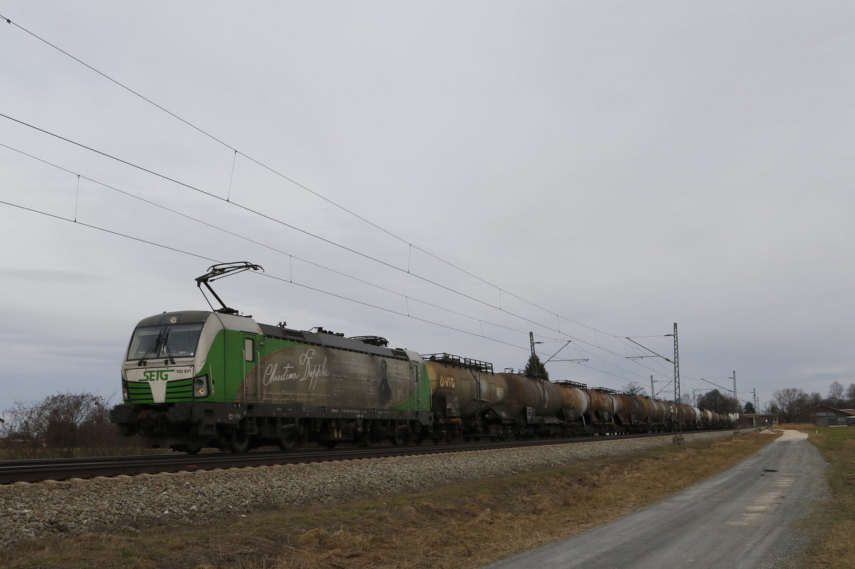 193 831  Christian Doppler  mit einem Kesselwagenzug aus Salzburg kommend am 26. Februar 2017 bei bersee am Chiemsee.