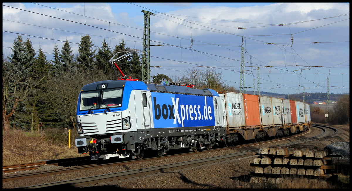 193 843 von boxxpress mit Containerzug am 26.02.15 in Götzenhof
