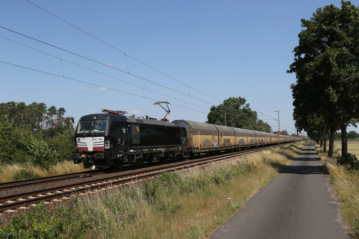 193 851 mit einem Autozug am 26. Juni 2020 bei Drverden.