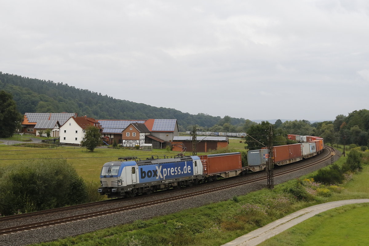 193 883 mit einem Containerzug am 10. August 2017 bei Hermannspiegel.