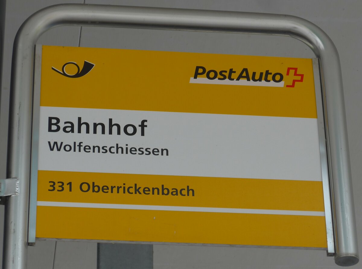 (193'125) - PostAuto-Haltestellenschild - Wolfenschiessen, Bahnhof - am 20. Mai 2018