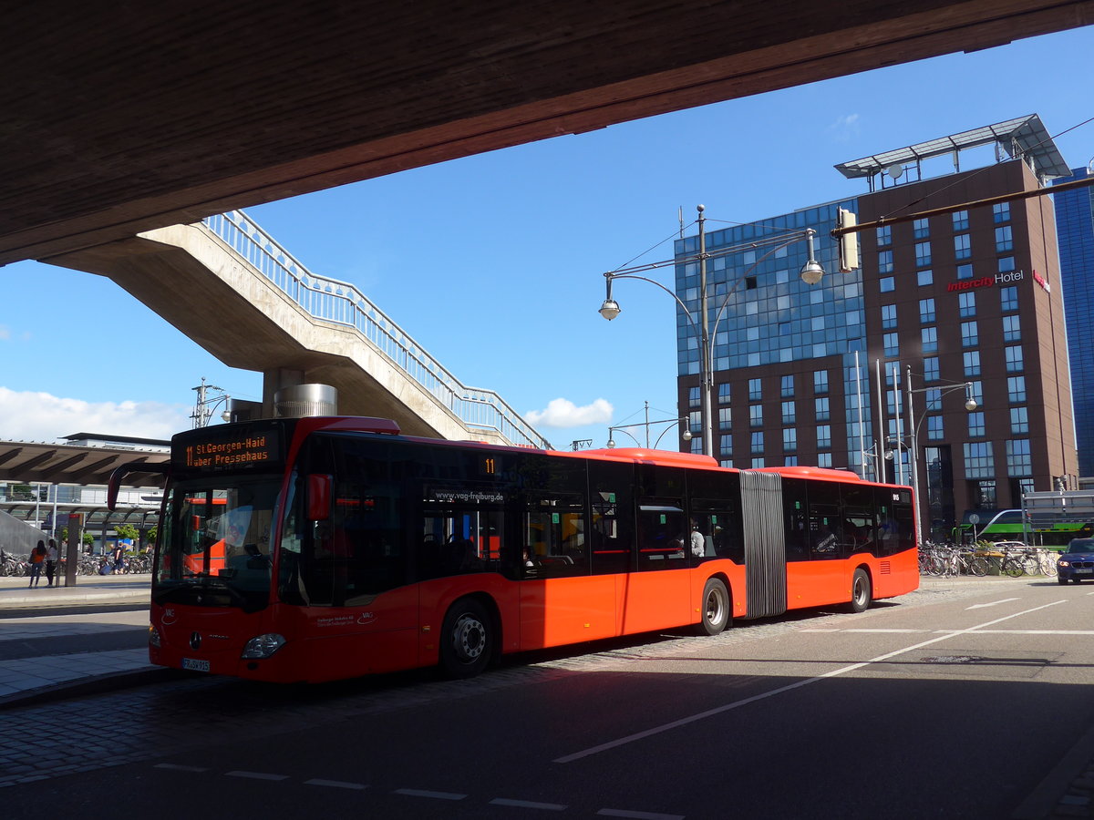 (194'156) - VAG Freiburg - Nr. 915/FR-SW 915 - Mercedes am 18. Juni 2018 beim Bahnhof Freiburg