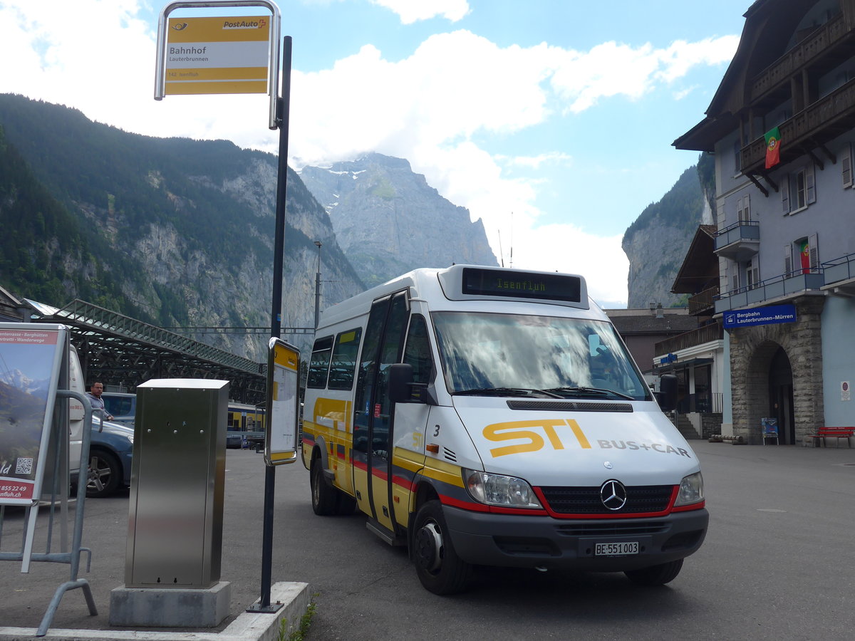 (194'407) - STI Thun - Nr. 3/BE 551'003 - Mercedes am 25. Juni 2018 beim Bahnhof Lauterbrunnen (Einsatz PostAuto)