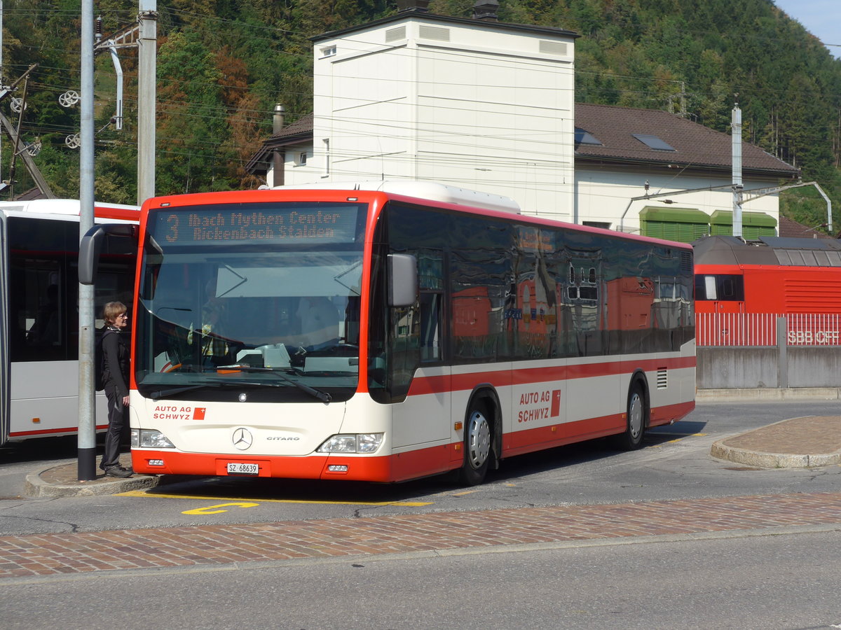 (195'382) - AAGS Schwyz - Nr. 39/SZ 68'639 - Mercedes am 1. August 2018 beim Bahnhof Schwyz