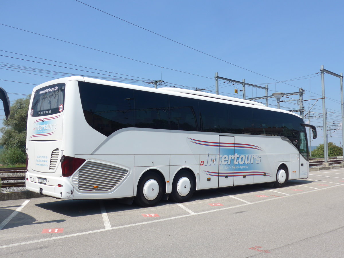 (195'570) - Intertours, Domdidier - Nr. 4/FR 300'647 - Setra am 5. August 2018 beim Bahnhof Palzieux