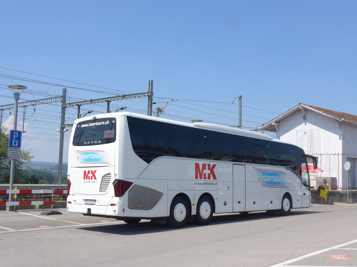 (195'584) - Intertours, Domdidier - FR 300'653 - Setra am 5. August 2018 beim Bahnhof Palzieux