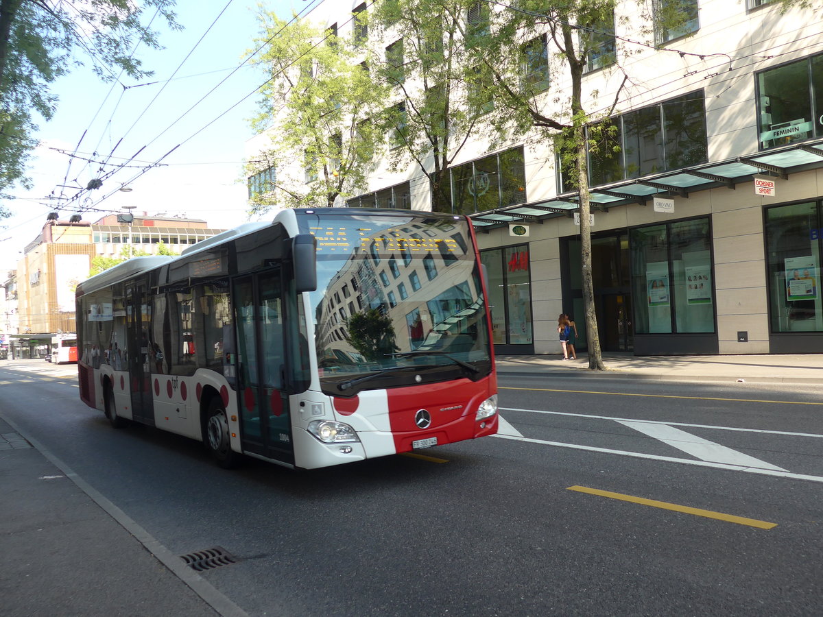 (195'649) - TPF Fribourg - Nr. 1004/FR 300'246 - Mercedes am 5. August 2018 beim Bahnhof Fribourg