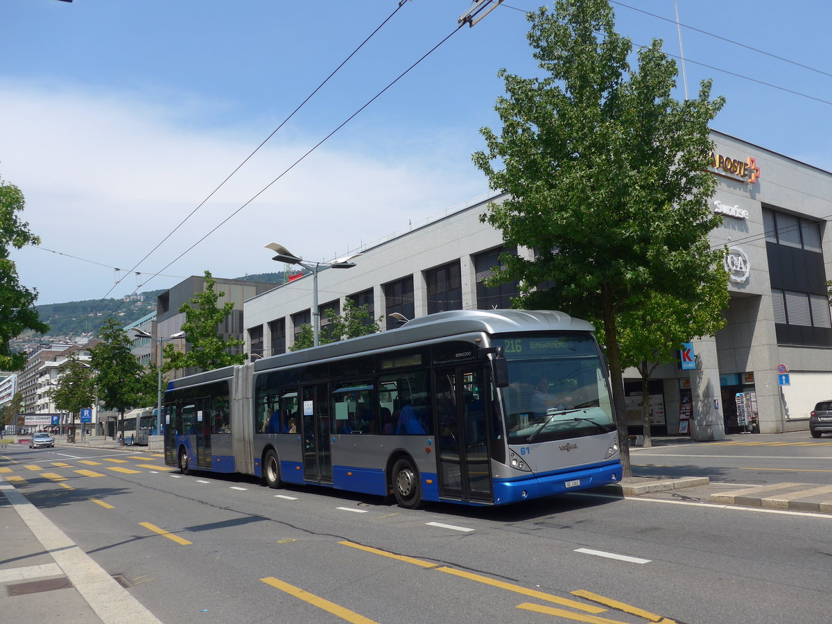 (195'701) - VMCV Clarens - Nr. 61/VD 1361 - Van Hool am 6. August 2018 beim Bahnhof Vevey