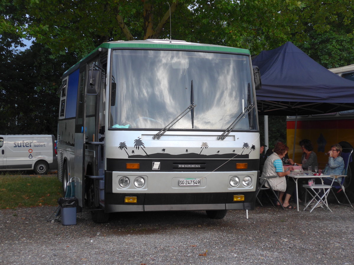 (195'863) - Schneider, Ermenswil - SG 247'549 - Menarini-Iveco (ex Nr. 5) am 17. August 2018 in Wettingen, Zirkuswiese