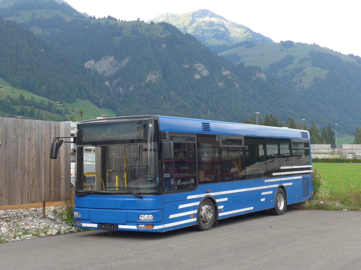 (196'084) - AFA Adelboden - Nr. 56 - MAN/Gppel am 19. August 2018 in Frutigen, Garage