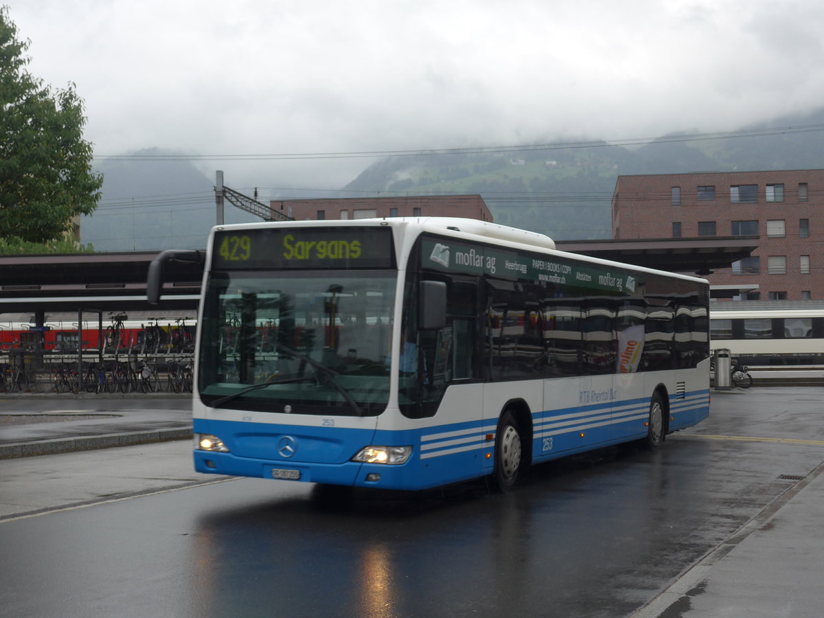 (196'341) - RTB Altsttten - Nr. 253/SG 187'255 - Mercedes (ex WilMobil, Wil Nr. 253) am 1. September 2018 beim Bahnhof Sargans