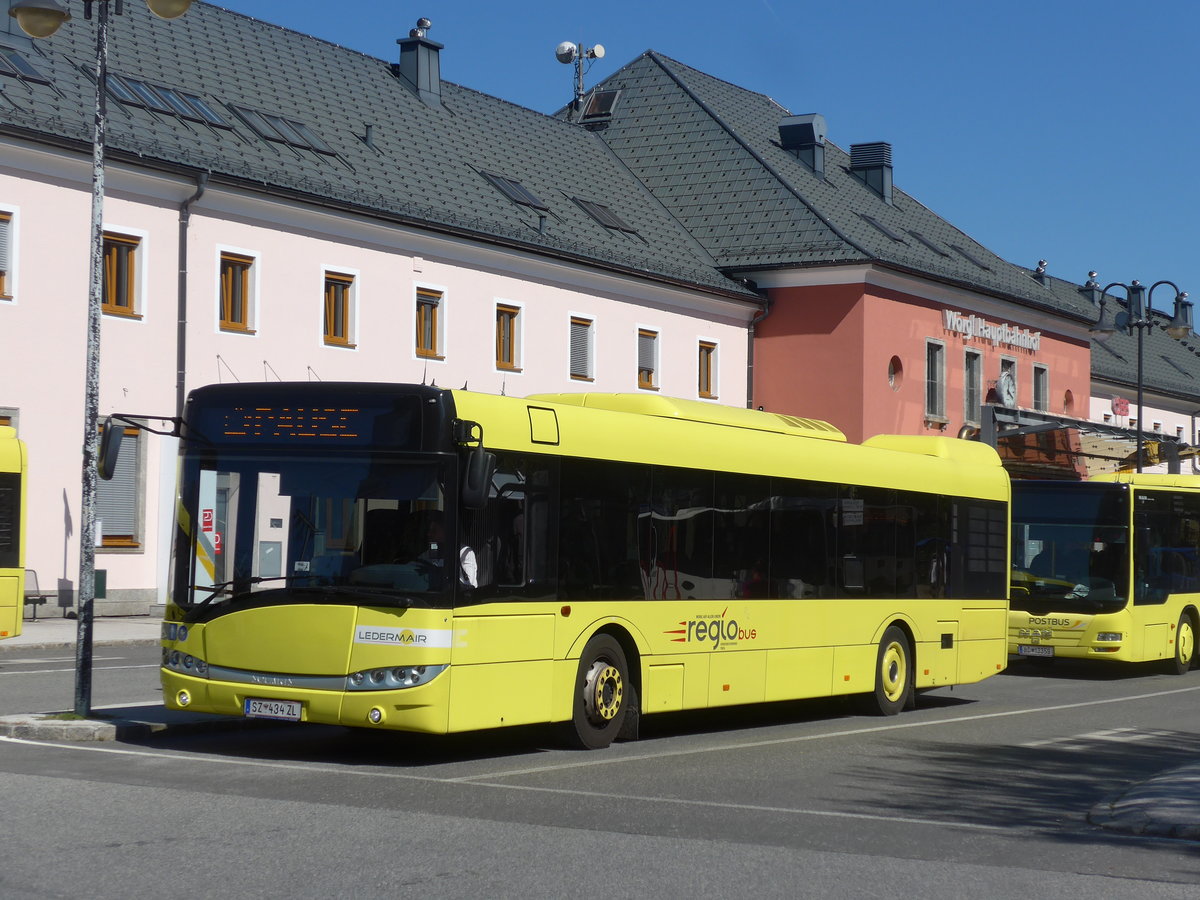 (196'950) - Ledermair, Schwaz - SZ 434 ZL - Solaris am 12. September 2018 beim Bahnhof Wrgl