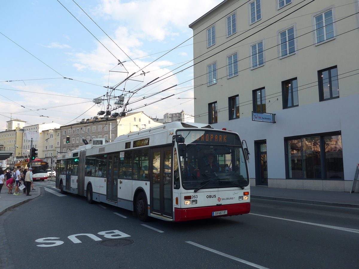 (197'378) - OBUS Salzburg - Nr. 263/S 467 IP - Van Hool Gelenktrolleybus (ex Nr. 0263) am 13. September 2018 in Salzburg, Hanuschplatz