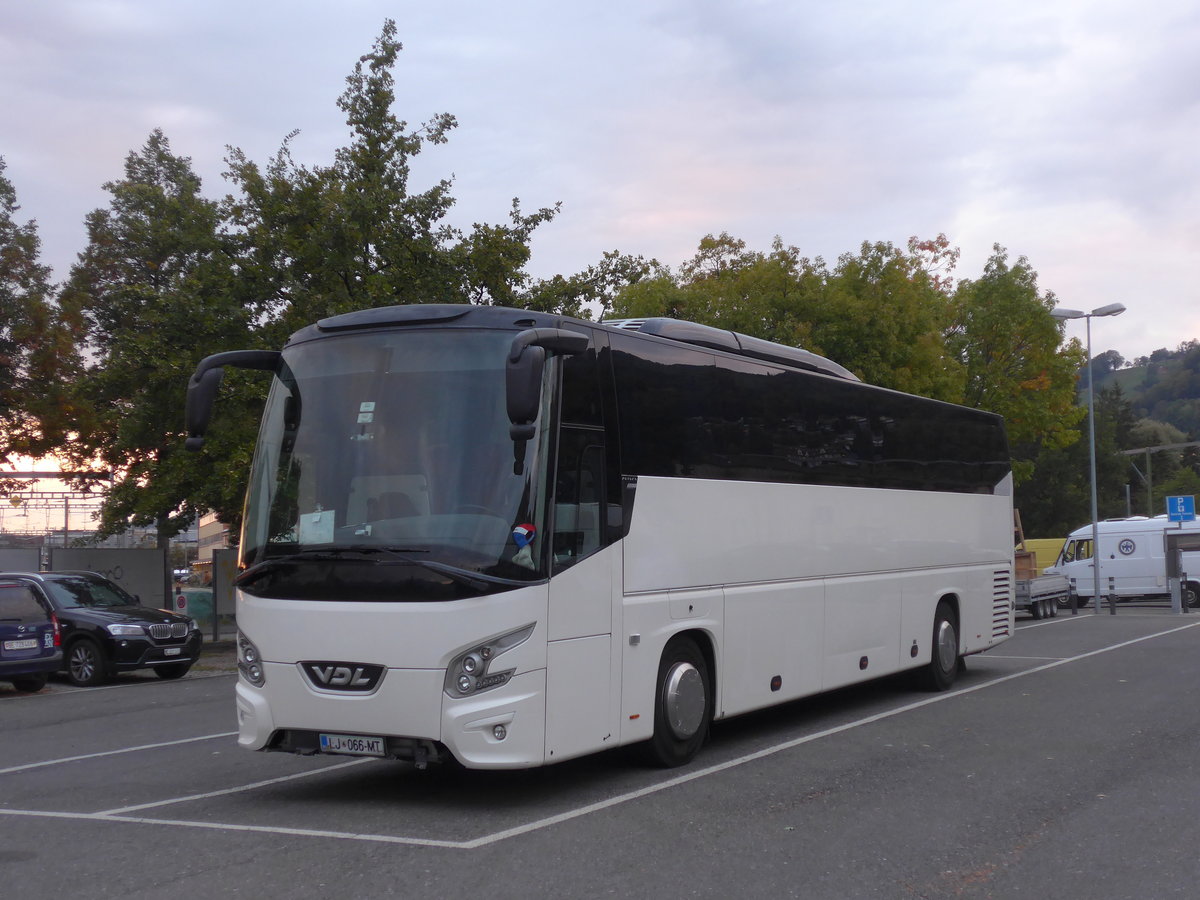 (197'972) - Aus Slowenien: ??? - LJ 066-MT - VDL am 28. September 2018 in Thun, Seestrasse