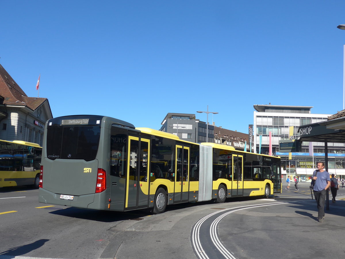 (198'257) - STI Thun - Nr. 704/BE 434'704 - Mercedes am 14. Oktober 2018 beim Bahnhof Thun