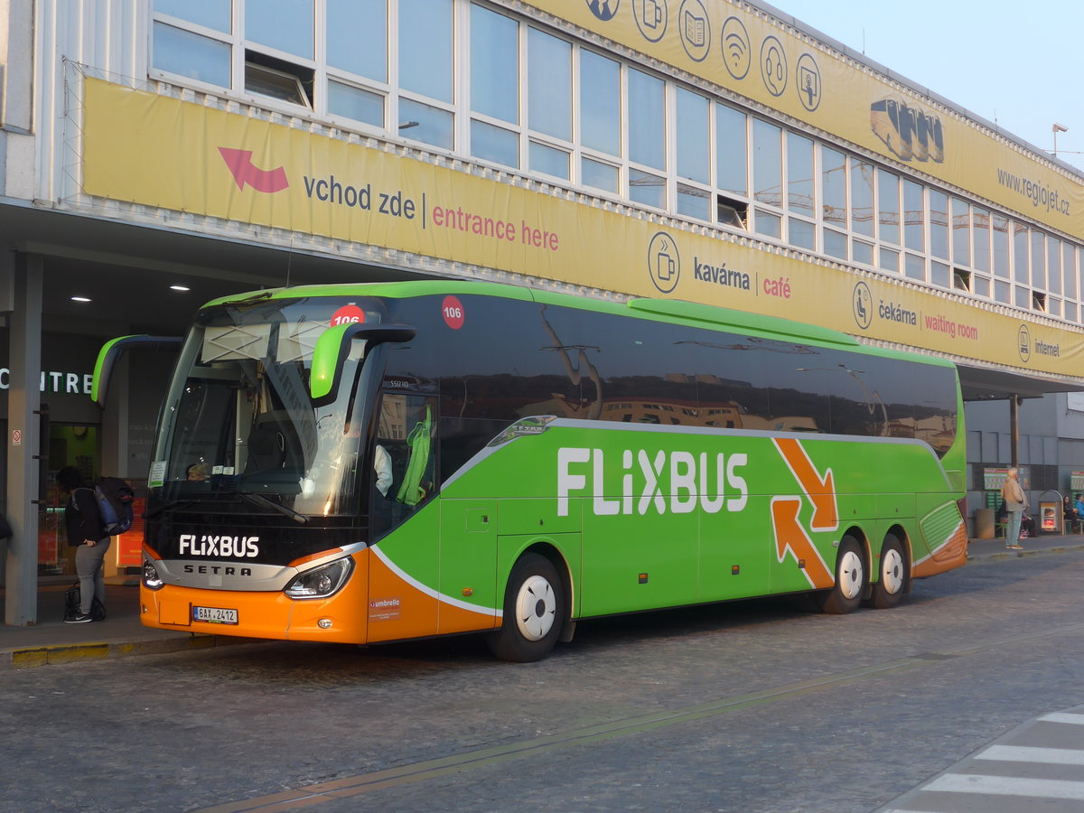 (198'446) - Umbrella, Praha - Nr. 106/6AX 2412 - Setra am 18. Oktober 2018 in Praha, Florenc