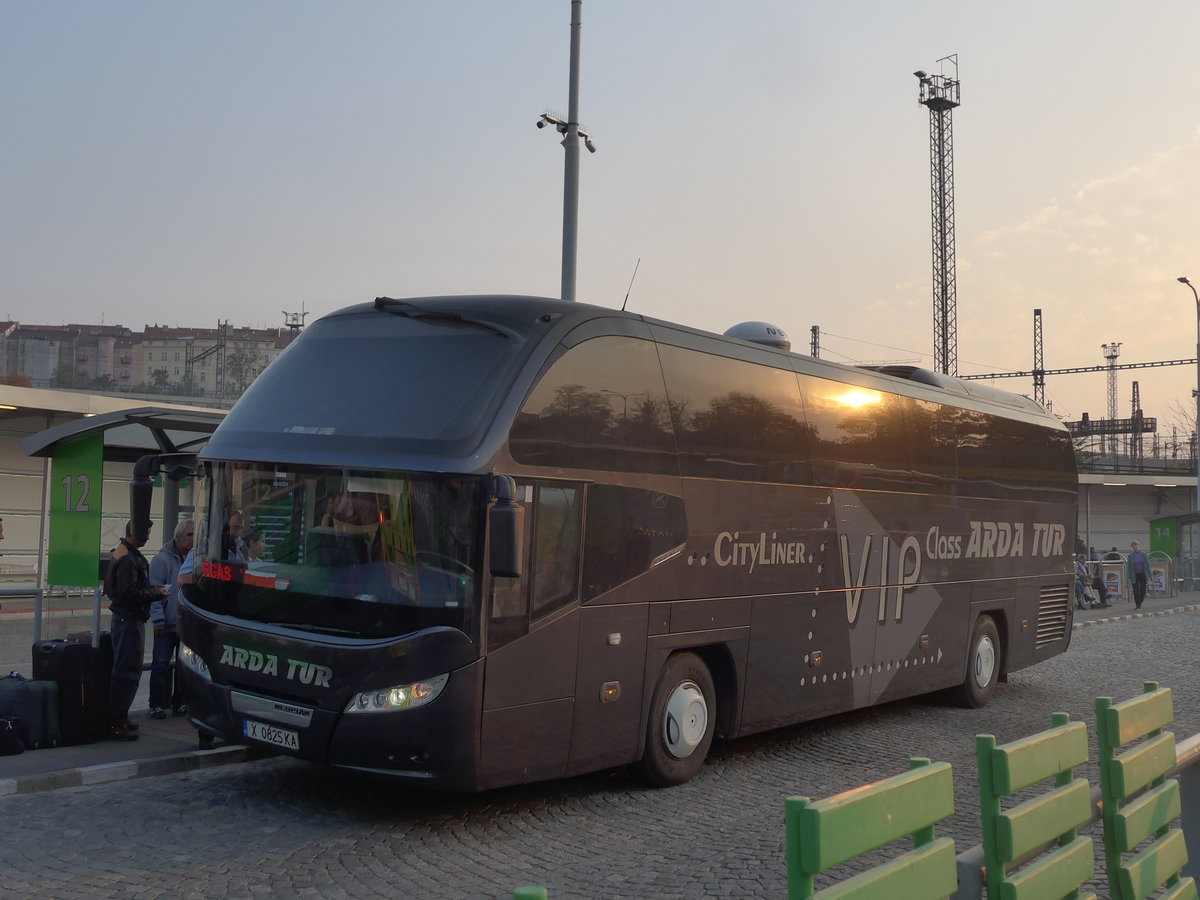 (198'449) - Aus Bulgarien: Arda Tur, Hakovo - X 0825 KA - Neoplan am 18. Oktober 2018 in Praha, Florenc