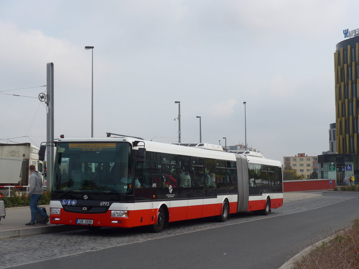 (198'556) - DPP Praha - Nr. 6993/7AB 6698 - SOR am 19. Oktober 2018 in Praha, Ndraz Veleslavn