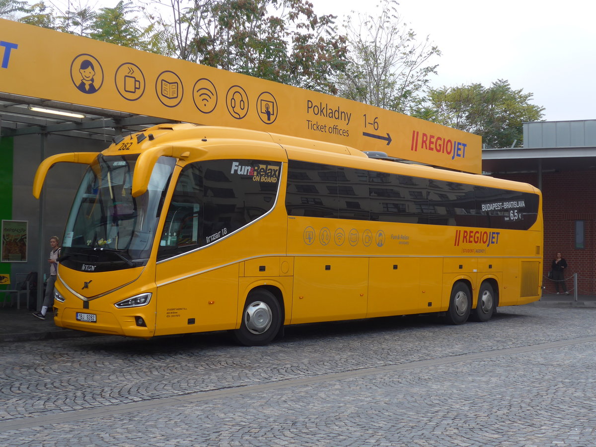 (198'604) - Student Agency, Brno - Nr. 282/1BJ 9282 - Volvo/Irizar am 19. Oktober 2018 in Praha, Florenc