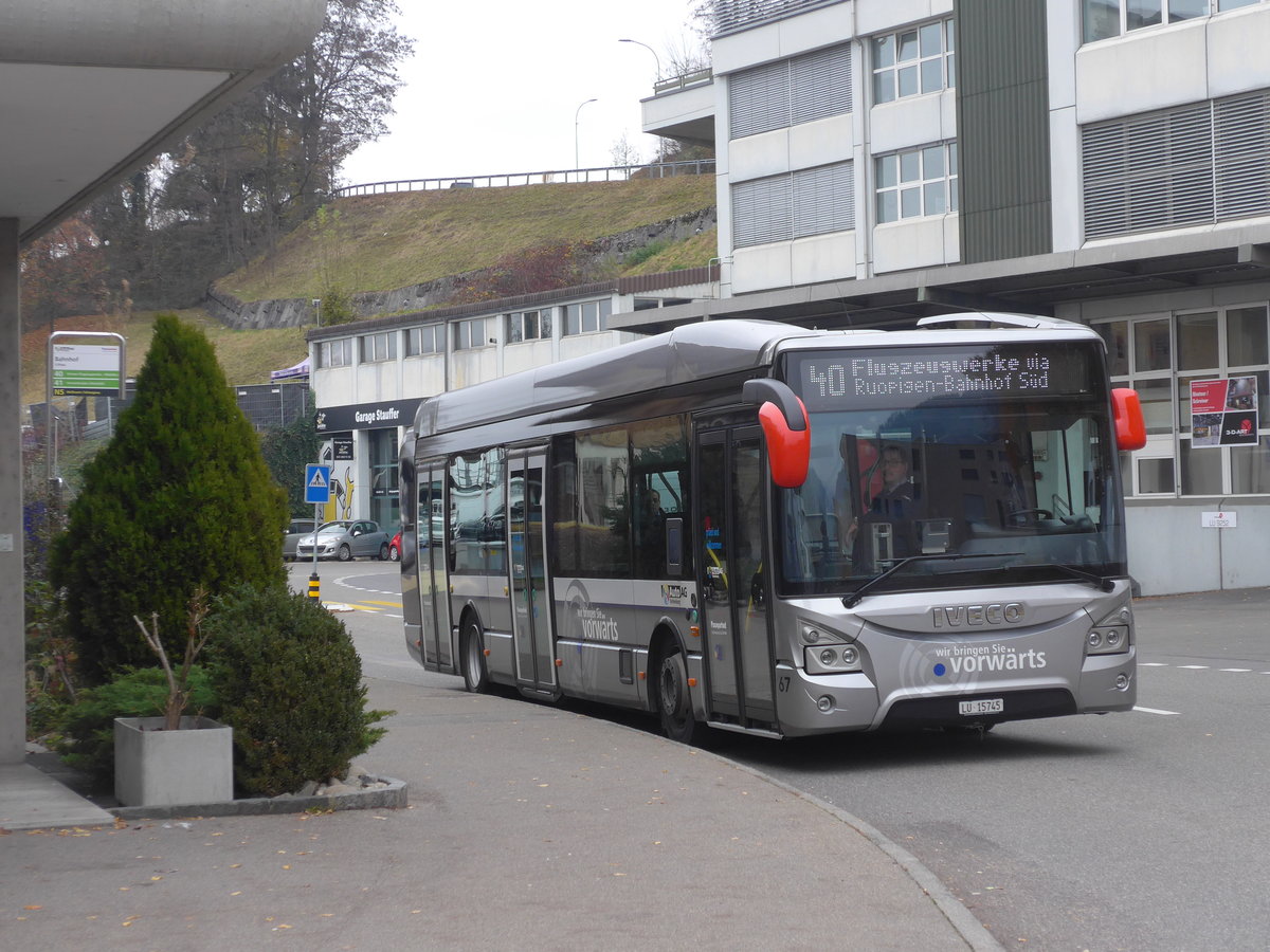 (199'320) - AAGR Rothenburg - Nr. 67/LU 15'745 - Iveco am 18. November 2018 beim Bahnhof Littau