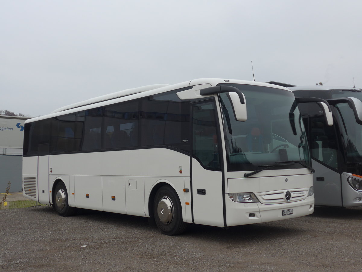 (199'417) - EvoBus, Kloten - ZH 722'974 - Mercedes am 18. November 2018 in Kloten, EvoBus