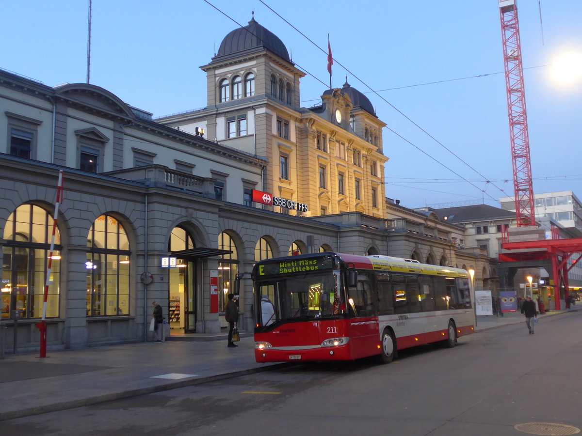 (199'555) - SW Winterthur - Nr. 211/ZH 730'211 - Solaris am 24. November 2018 beim Hauptbahnhof Winterthur