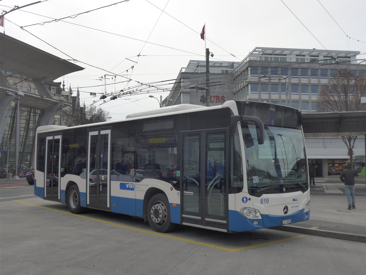 (199'822) - VBL Luzern - Nr. 619/LU 15'008 - Mercedes am 8. Dezember 2018 beim Bahnhof Luzern