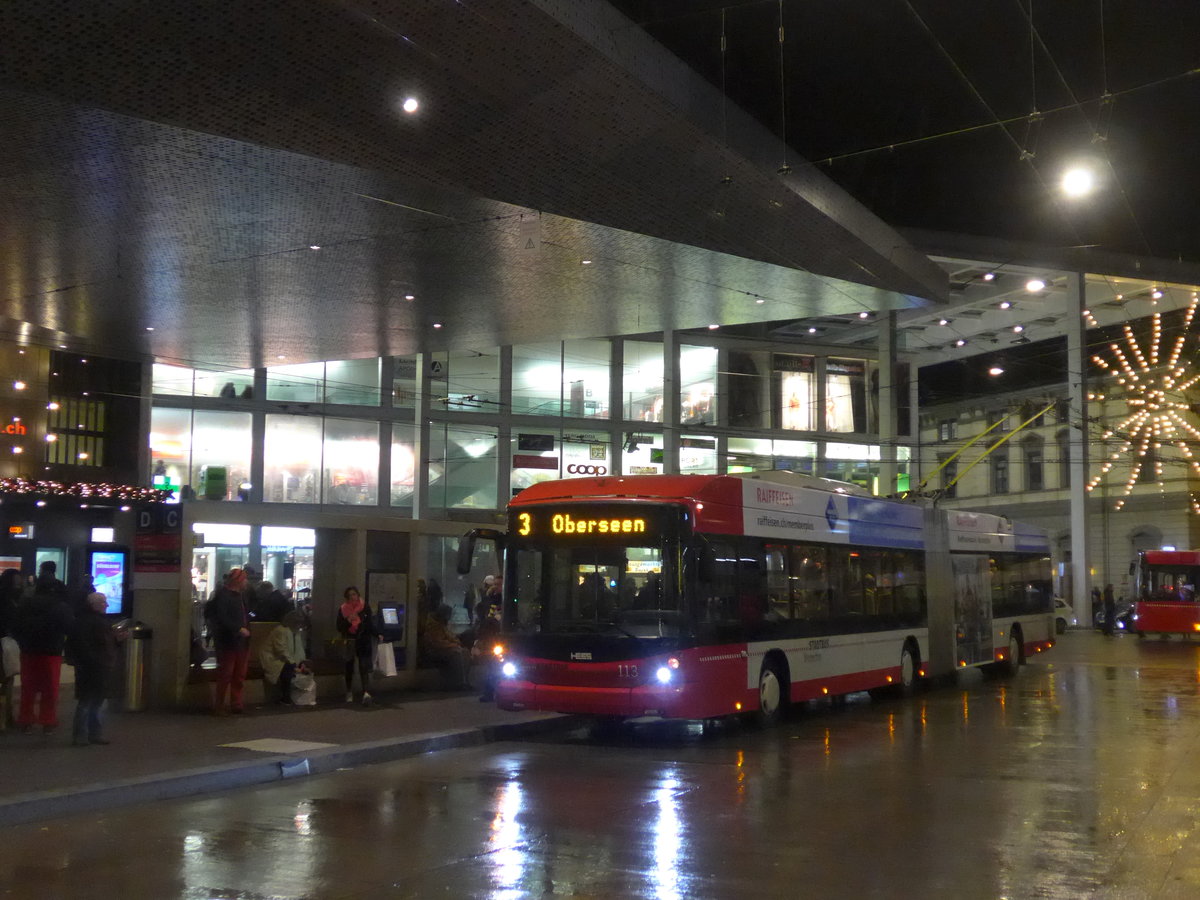 (200'086) - SW Winterthur - Nr. 113 - Hess/Hess Gelenktrolleybus am 22. Dezember 2018 beim Hauptbahnhof Winterthur