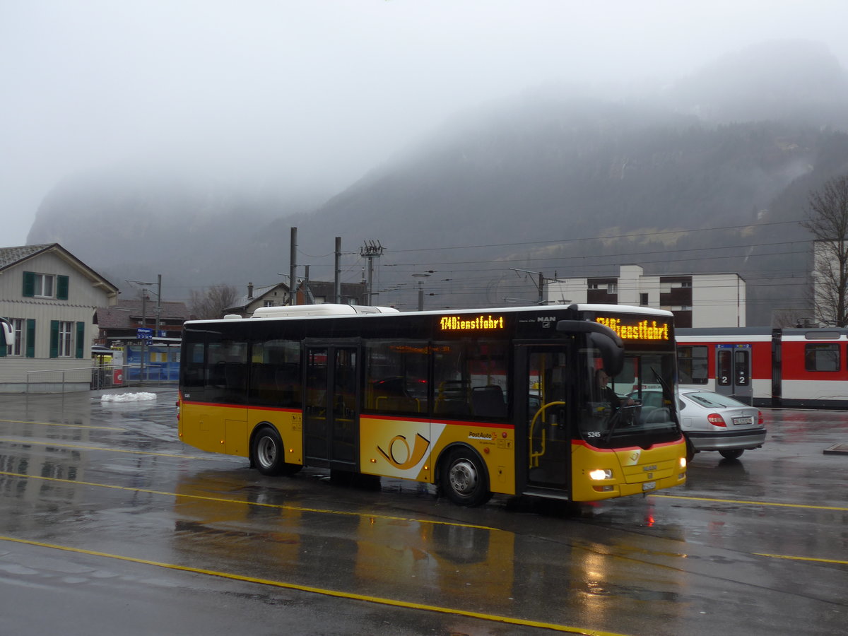 (200'112) - AVG Meiringen - Nr. 61/BE 422'461 - MAN/Gppel am 24. Dezember 2018 in Meiringen, Postautostation