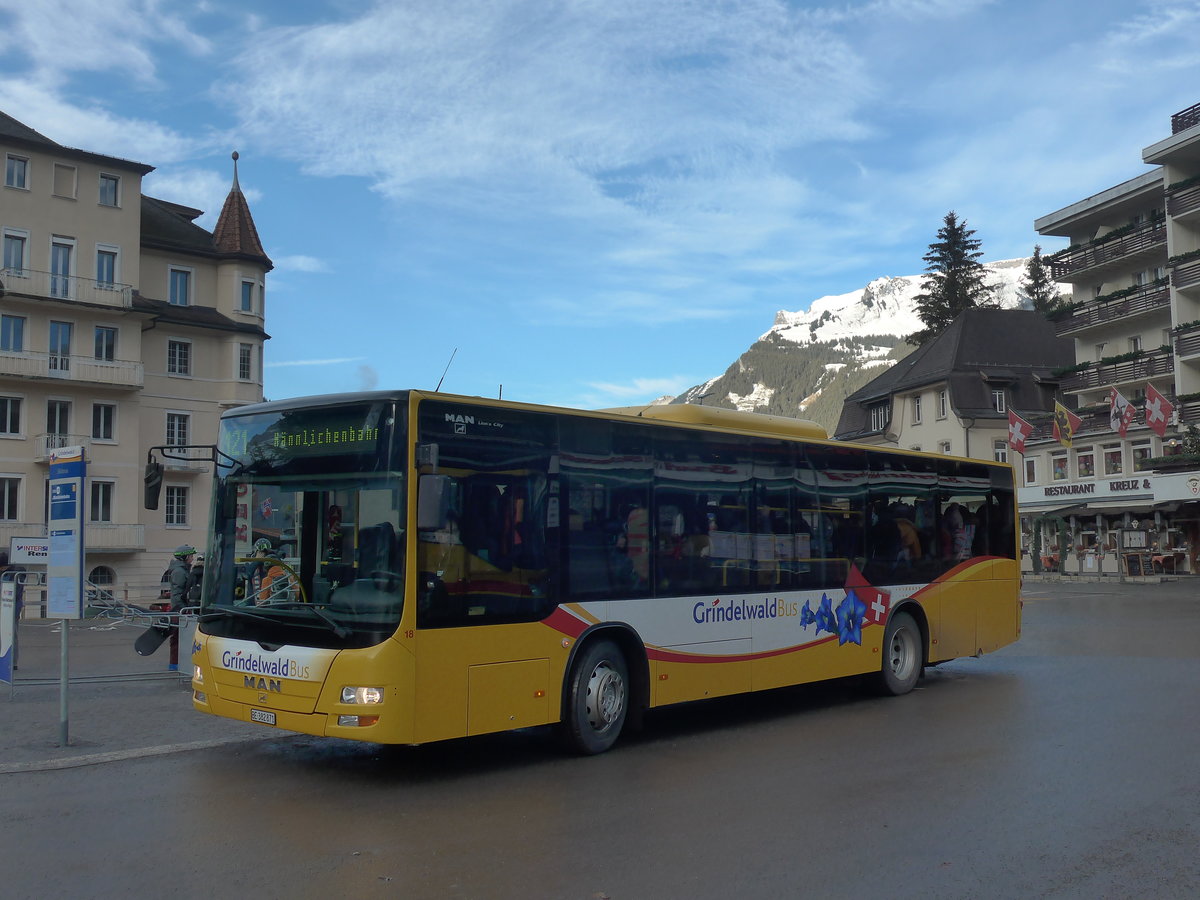 (200'482) - AVG Grindelwald - Nr. 18/BE 382'871 - MAN/Gppel am 1. Januar 2019 beim Bahnhof Grindelwald